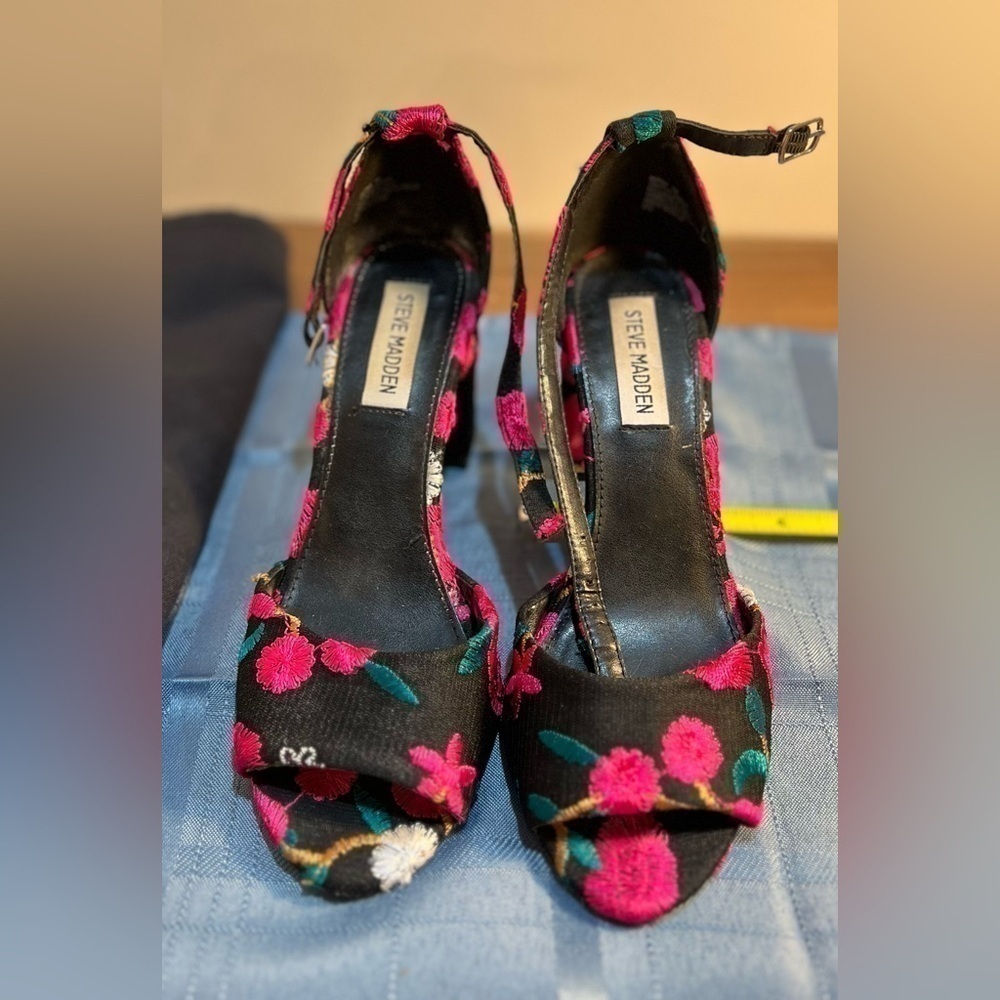 Steve Madden strapping heels - Picture 5 of 8